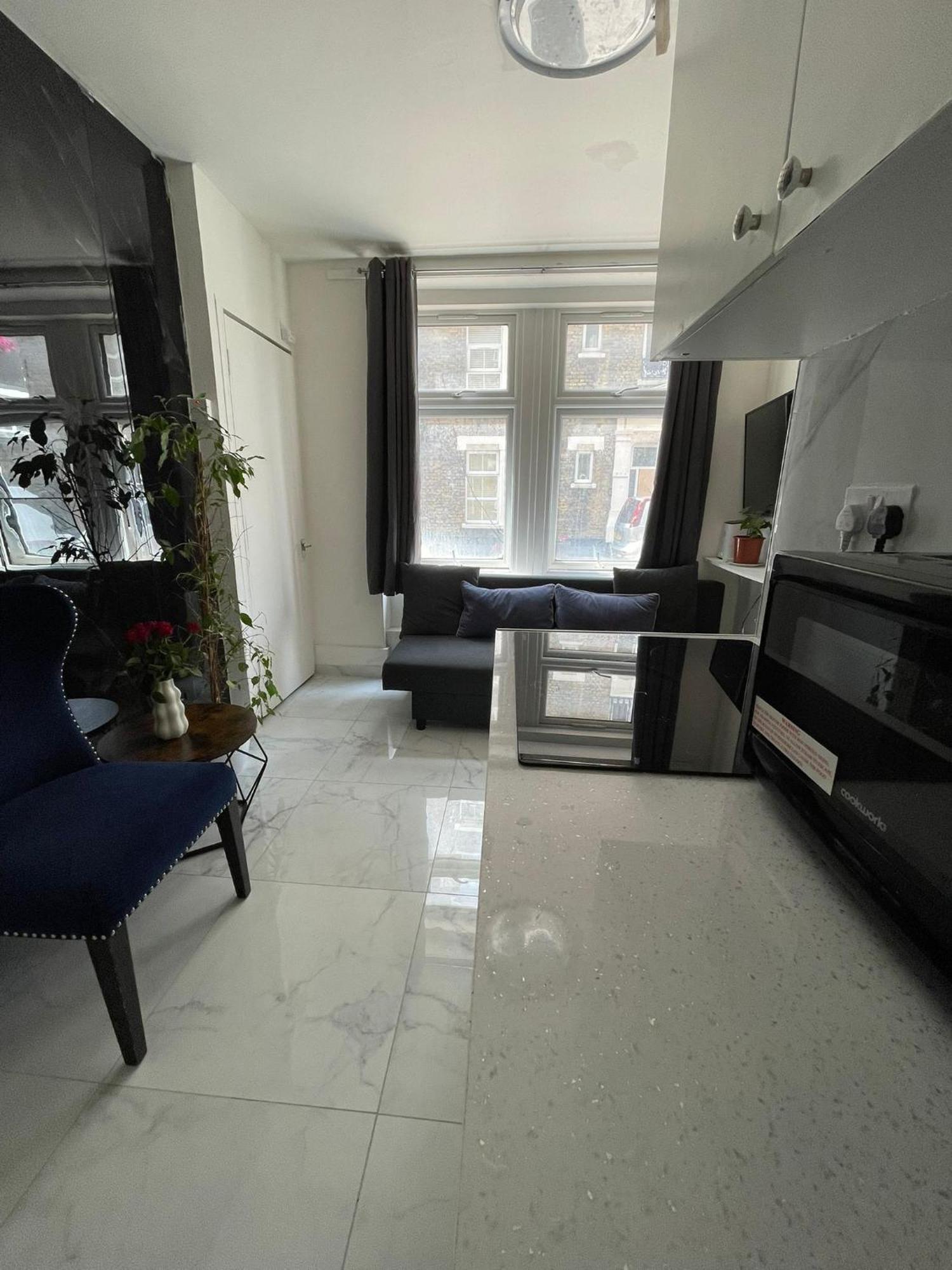 Lovely Ground Floor Miles London