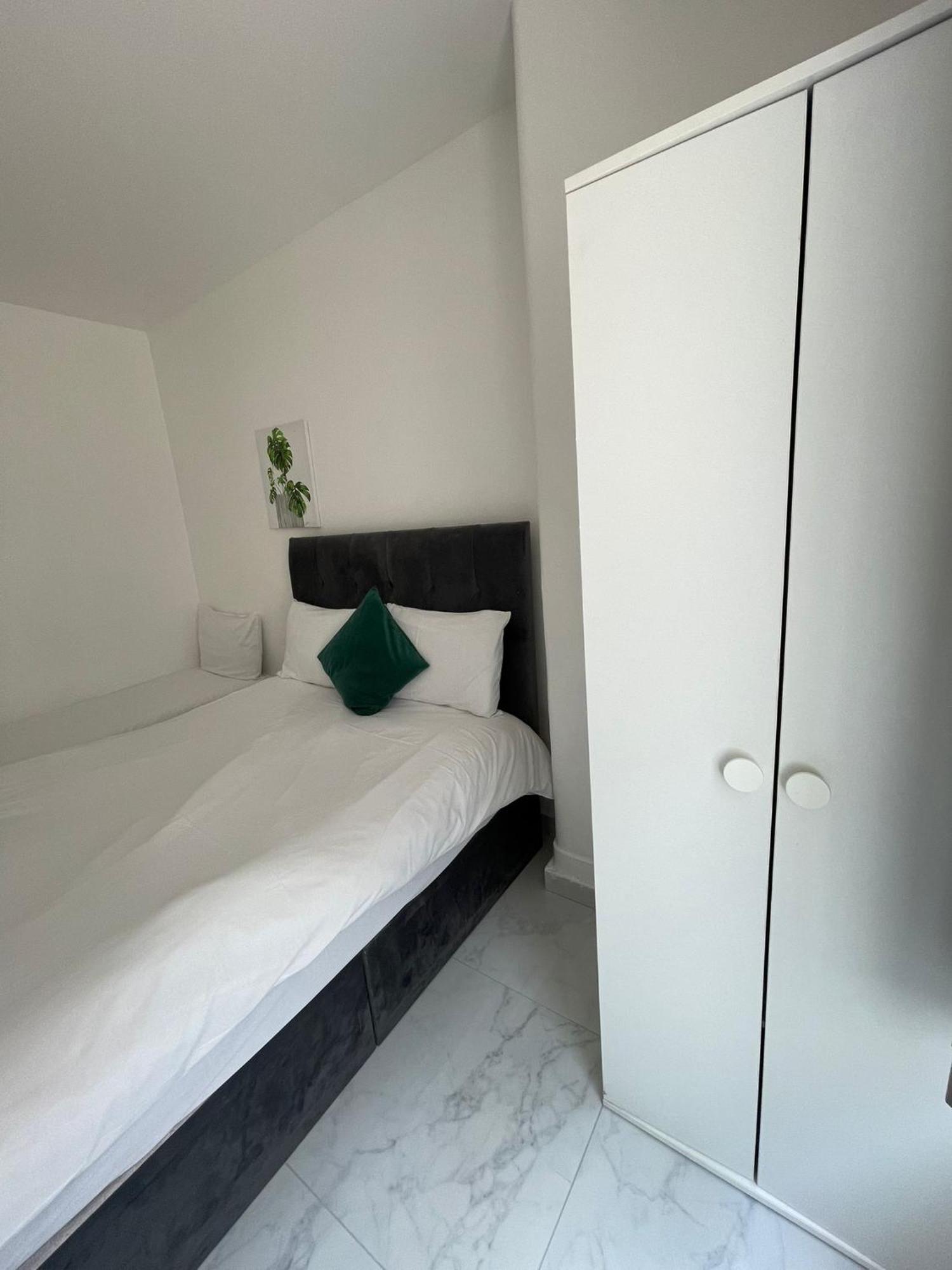 Lovely Ground Floor Miles Apartment *