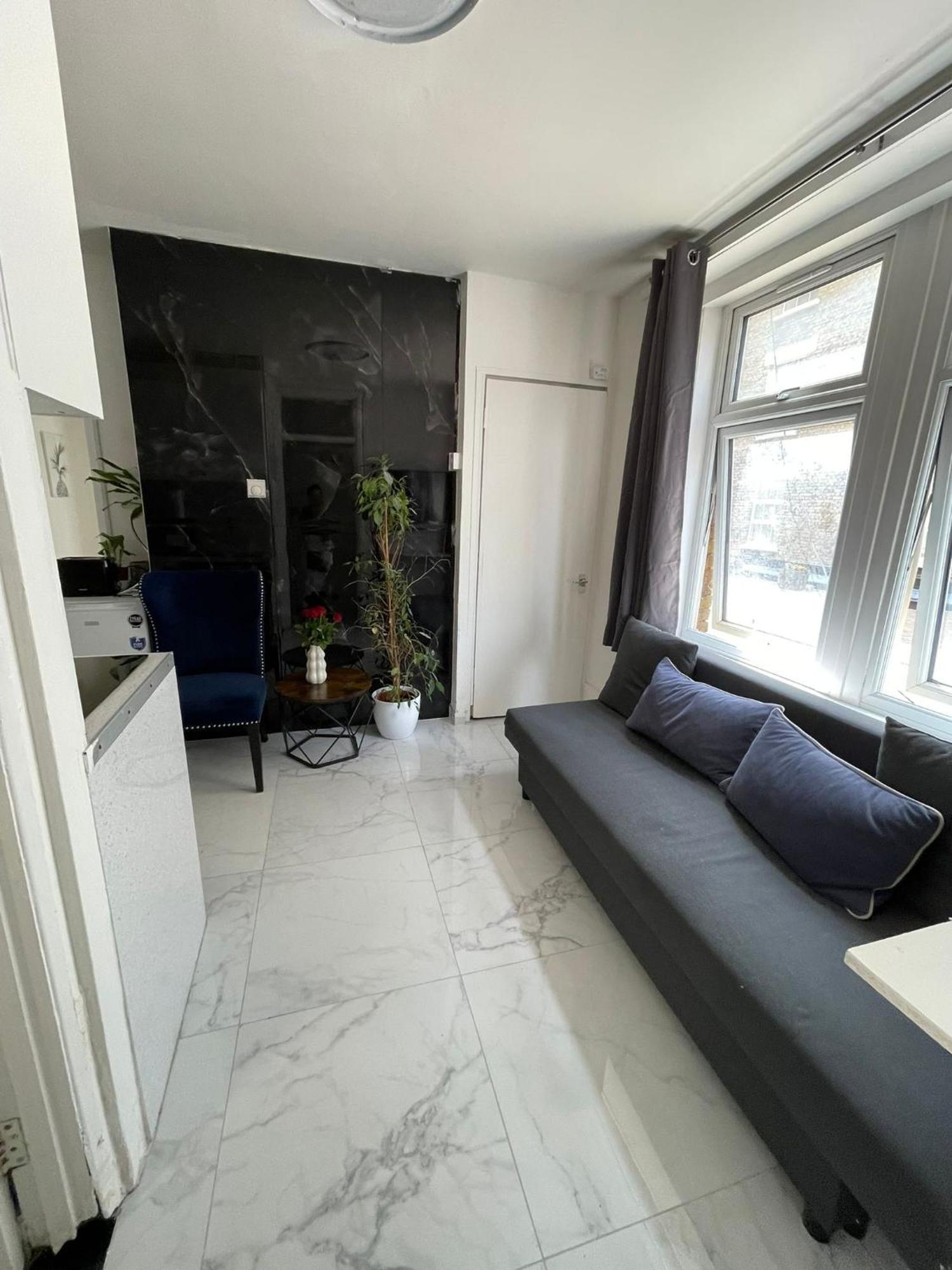 Lovely Ground Floor Miles London