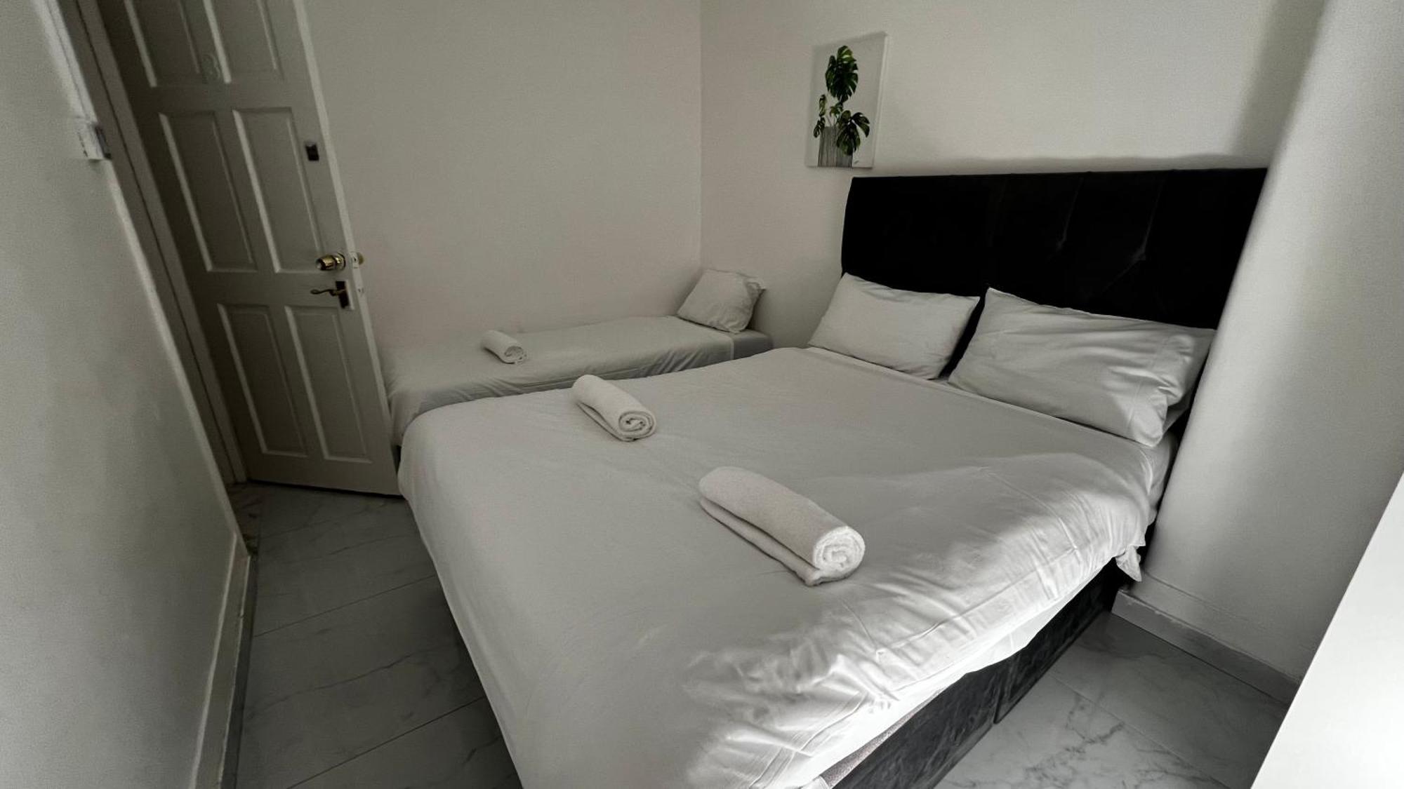 Lovely Ground Floor Miles Apartment *